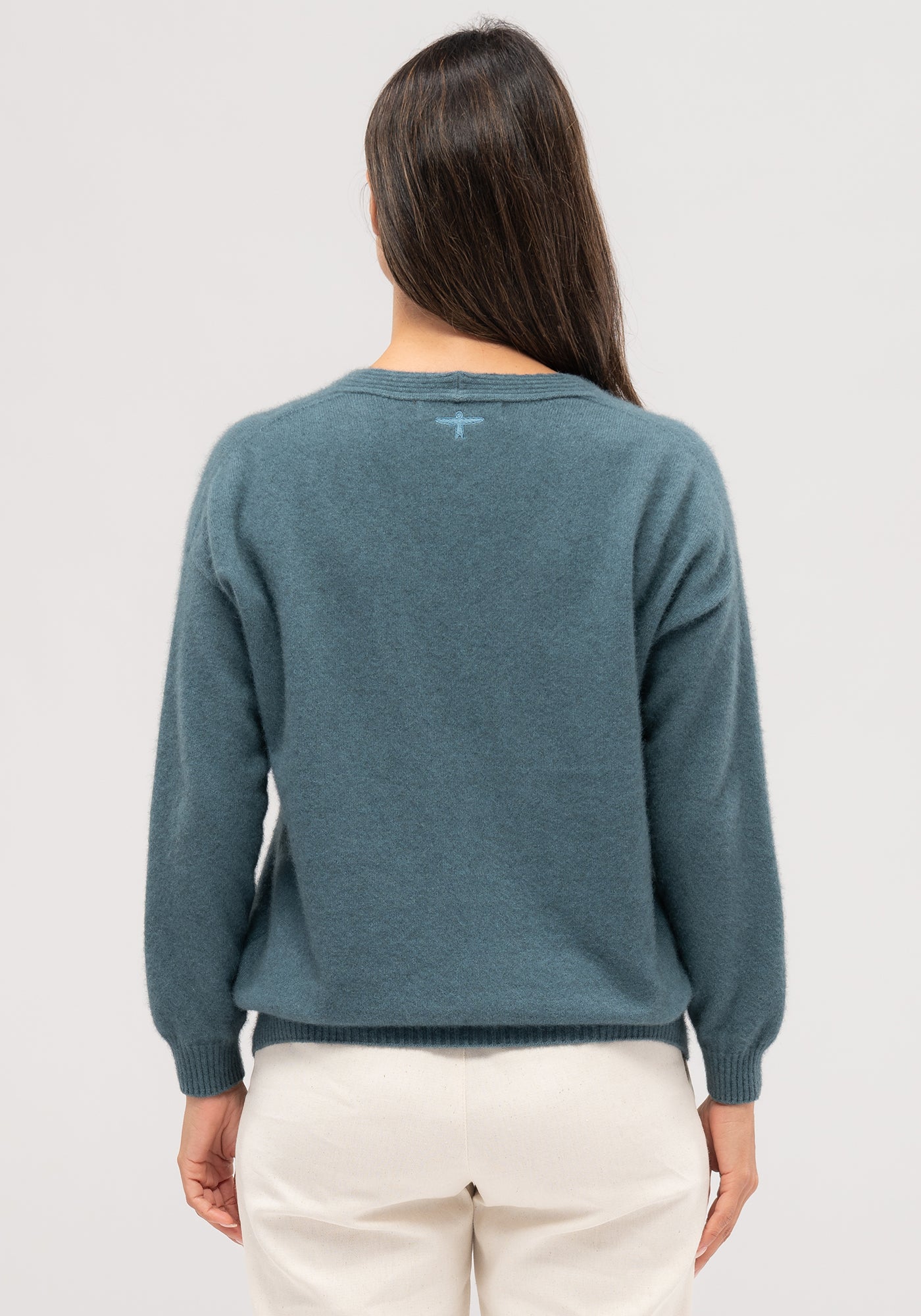 Untouched World, cashmere, possum & silk blend, eco & sustainable, Exclusive Kapua yarn, premium possum fibre blended with cashmere & mulberry Silk, luxuriously soft, lightweight, pill-resistant, itch free for sensitive skin, weightless warmth, pill-resistant, silky soft & comfortable, gift, women’s wear, knitwear, Made in New Zealand, stylish, washable, natural, eco-friendly, clothing, breathable, biodegradable, Shopology, relax V neck sweater, local, exclusive CBD, Canterbury made