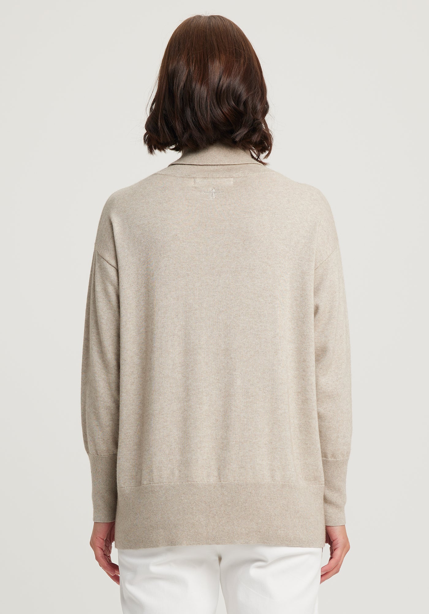 Mae Turtleneck from THE ECOTREE COLLECTION available shopology Christchurch CBD. A longer length relaxed silhouette, turtle neck, dropped sleeves, deep ribbed neck, cuff & band with an effortlessly loungy look. Made from the finest blend of premium Possum, ZQ certified Merino and Tencel ( sustainable Eucalyptus trees ).