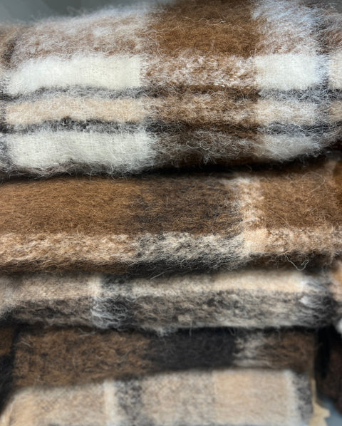 Beautiful Alpaca Throws are dye-free, using silky Alpaca fibre grown & manufactured in New Zealand, shopology, natural insulator, extremely strong & lightweight, soft, luxurious, not itchy, rich earthy tones, wonderful gift, hypoallergenic, size 185cm / 125cm, masterweave