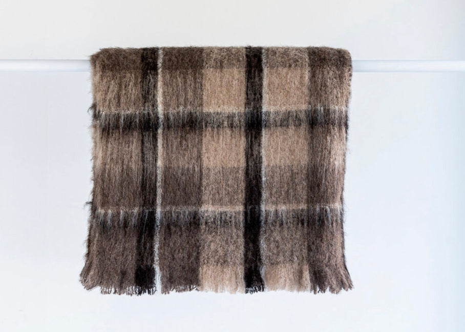 Beautiful Alpaca Throws are dye-free, using silky Alpaca fibre grown & manufactured in New Zealand, shopology, natural insulator, extremely strong & lightweight, soft, luxurious, not itchy, rich earthy tones, wonderful gift, hypoallergenic, size 185cm / 125cm, masterweave