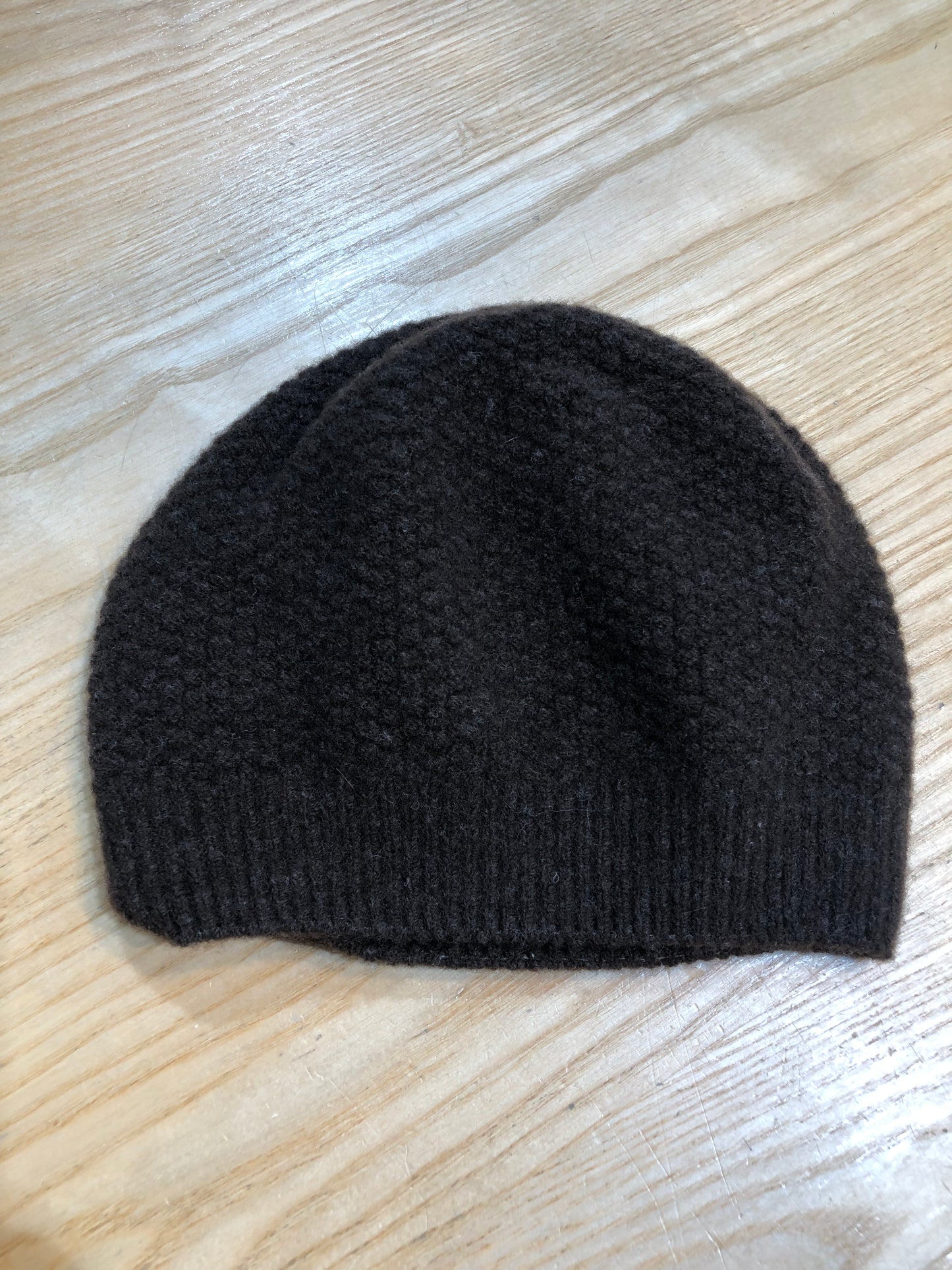 Beret made in New Zealand, using merino fibre sourced from a prize winning flock in Central Otago, use of quality New Zealand grown & processed yarn has created these gorgeous berets, the colouring is entirely natural (un-dyed), sustainable & traceable, beret sits perfectly on your head and the colours suit most complexions, one of Shopology’s bestsellers, great gift for those travelling overseas, local, exclusive CBD, made in Canterbury
