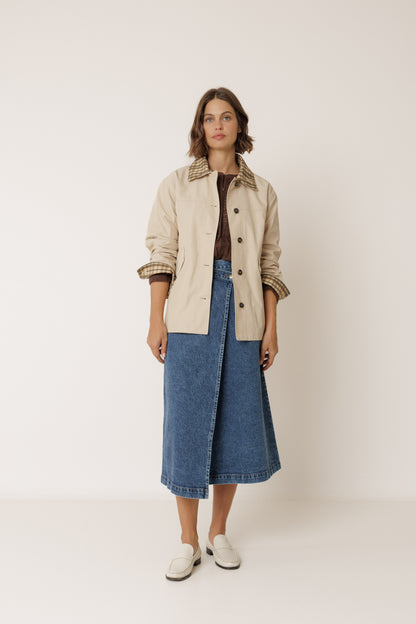 Short Checkered Collar Raincoat