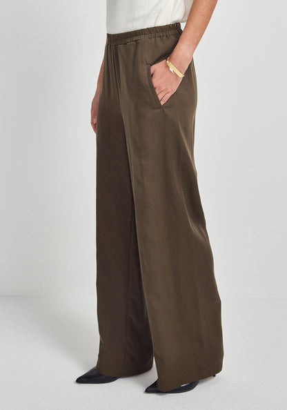 Yumi Pant