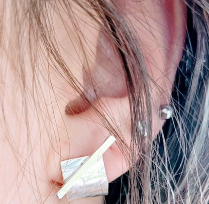 Silver Curve With Bar - Earrings