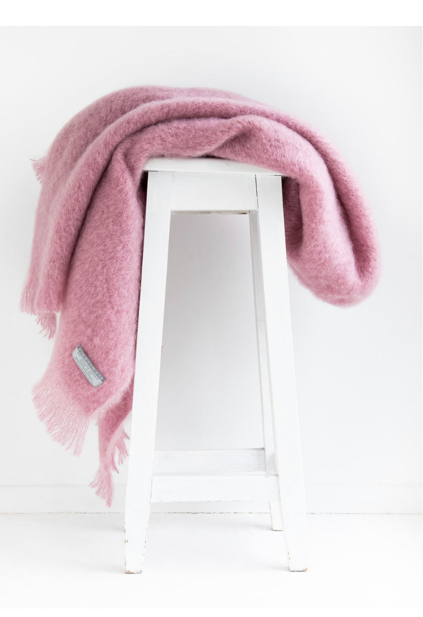 Gorgeous Mohair Knee Rug / Throw, come's as a luxury Throw or a Knee rug, vast range of colours, extremely soft, fleece of NewZealand Angora goats, lightweight with warmth, natural lustre with natural insulating properties, shopology, masterweave, come's in 2 sizes, Blanket Throw : 185cm x 130cm Knee Rug : 130cm x 100cm, made in NewZealand, great gift for overseas, tourist