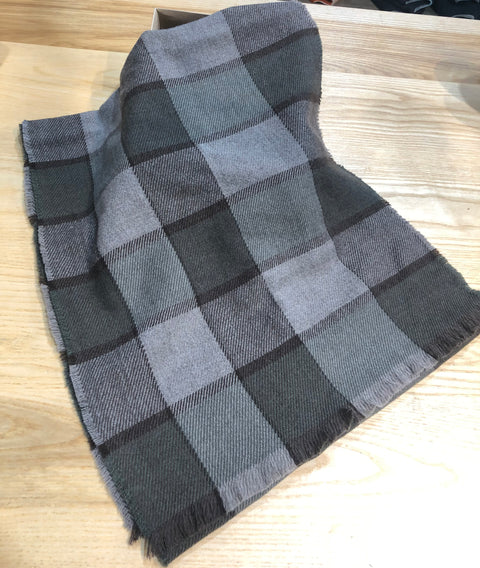 Limited edition large handwoven designer scarves, by a craftsman weaver, specialising in traditionally inspired tartans & tweeds, using quality New Zealand grown & processed merino yarn, natural, sustainable, made in New Zealand, a great gift come's boxed, Jane Shand merino scarf, Shopology, local, made in canterbury, CBD