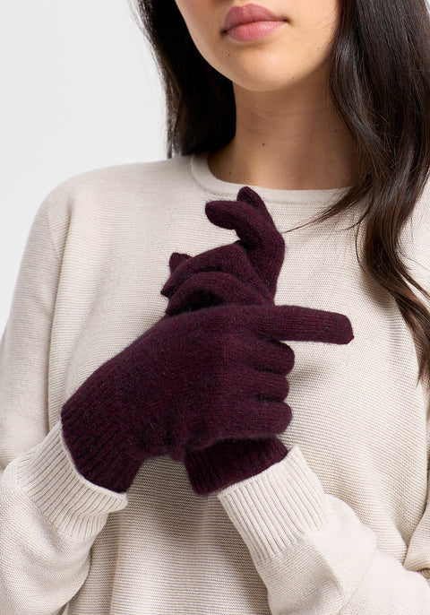 Cosy gloves using exclusive Ecopossum blend, Untouched World, 50% merino, 40% possum & 10% mulberry silk blend, made in New Zealand, premium blend of fine ZQ certified merino, brush tail possum, featherweight softness with warmth & durability, luxurious, pill resistant, eco & sustainable, gift, New Zealand wool product, knitwear, wool, washable, Shopology, tourist, sustainable, stylish, natural, merino yarn, lightweight, itch-free, fashion, easy-care, unisex gloves, local, exclusive CBD, Canterbury made